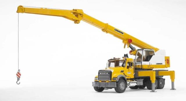 Bruder 02818 MACK Granite Liebherr Kranbil