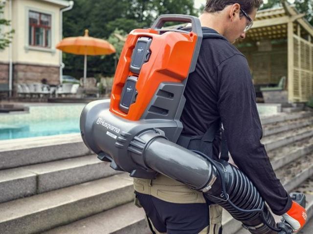 Husqvarna 340iBT Løvblæser u/ Batteri og Lader 