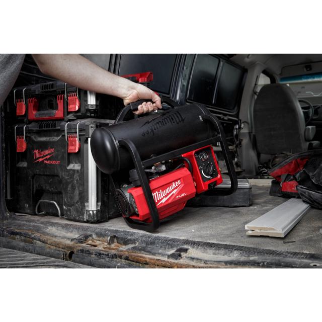 Milwaukee M18 FAC-0 M18 FUEL™ Kompressor med kulfri POWERSTATE™ motor u/Batterier og Lader