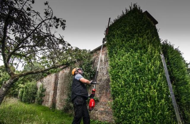 Milwaukee M18 FHETE27-0 FUEL™ Stanghækkeklipper 267 cm, U/Batteri og Lader