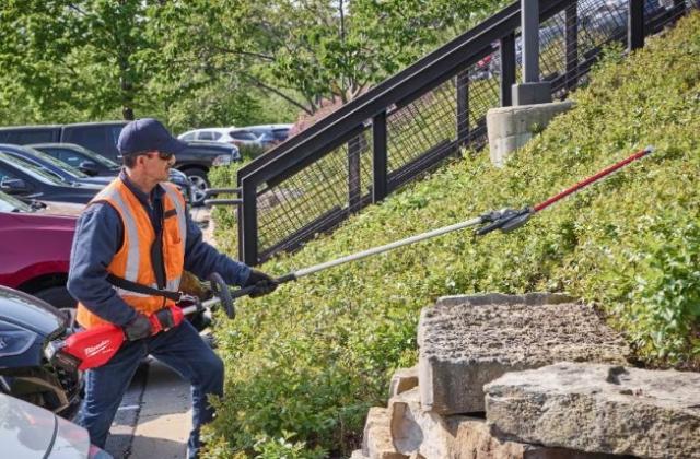 Milwaukee M18 FHETE27-0 FUEL™ Stanghækkeklipper 267 cm, U/Batteri og Lader