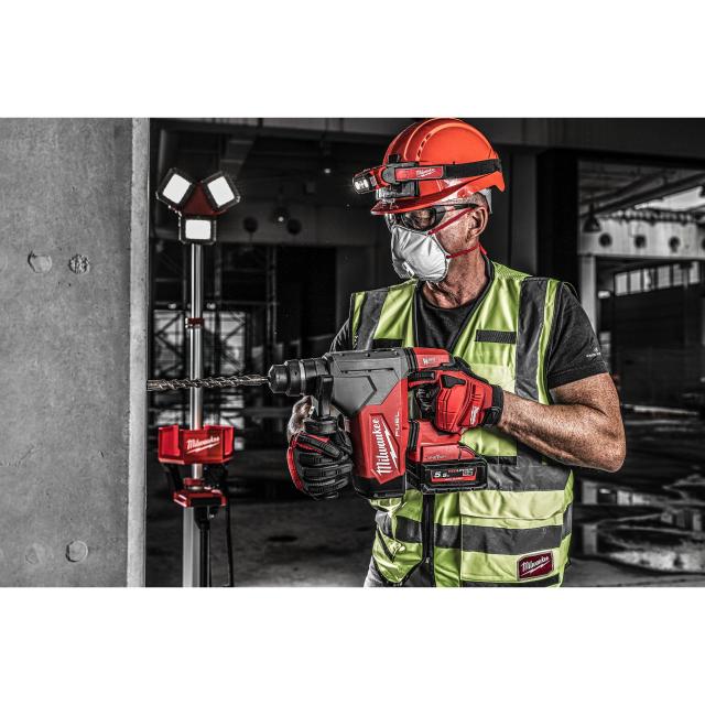 Milwaukee M18 ONEFHP-0X M18 FUEL™ ONE-KEY™ SDS-plus Borehammer u/Batterier og Lader