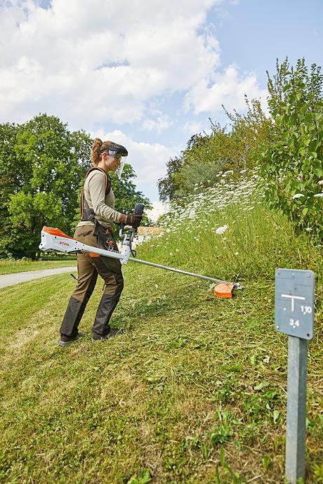 Stihl FSA 135 Buskrydder m/Savklinge u/Batteri og Lader