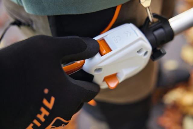 Stihl KMA 120R Kombimaskine u/ Batteri og Lader